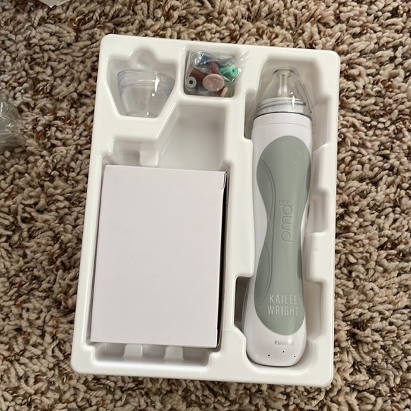 Personal Microderm with case - Picture 2 of 2